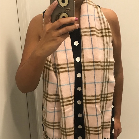 ๐ฏ Authentic Burberry Pink Lambswool Scarf ๐ - Picture 7 of 8